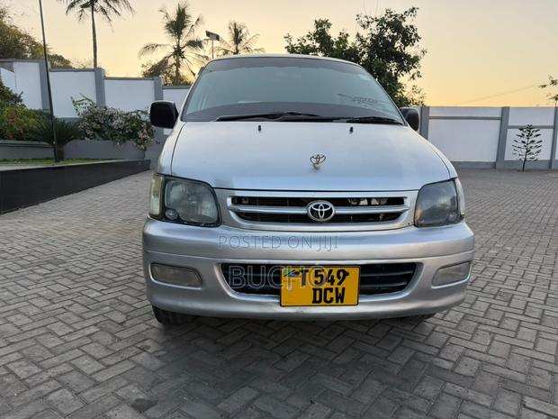 Toyota Noah 2001 Silver