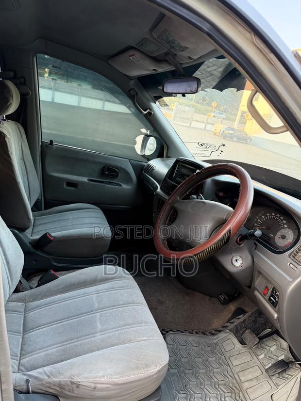 Toyota Noah 2001 Silver