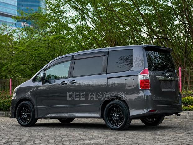 Toyota Noah 2008 Gray