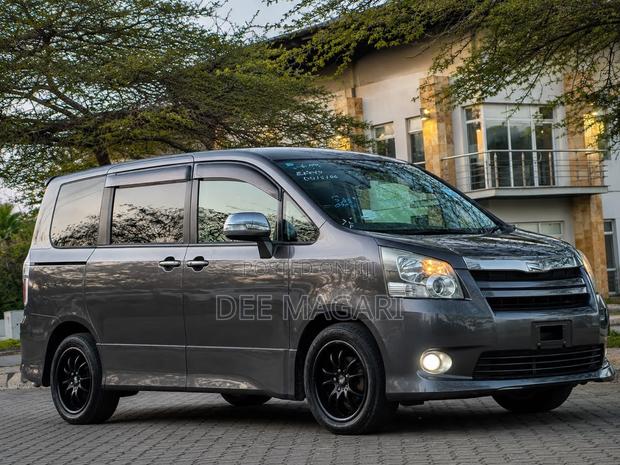 Toyota Noah 2008 Gray