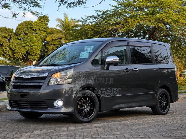Toyota Noah 2008 Gray