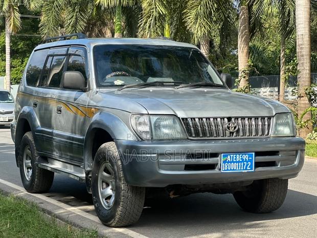 Toyota Land Cruiser Prado 3.0 TD 2000 Silver