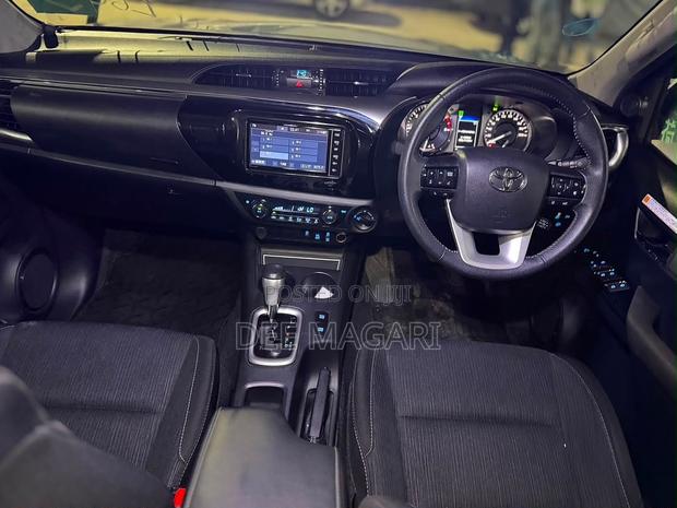Toyota Hilux 2022 Black