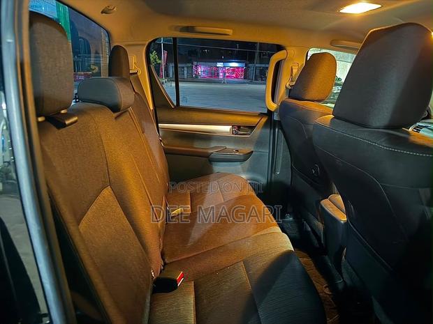 Toyota Hilux 2022 Black