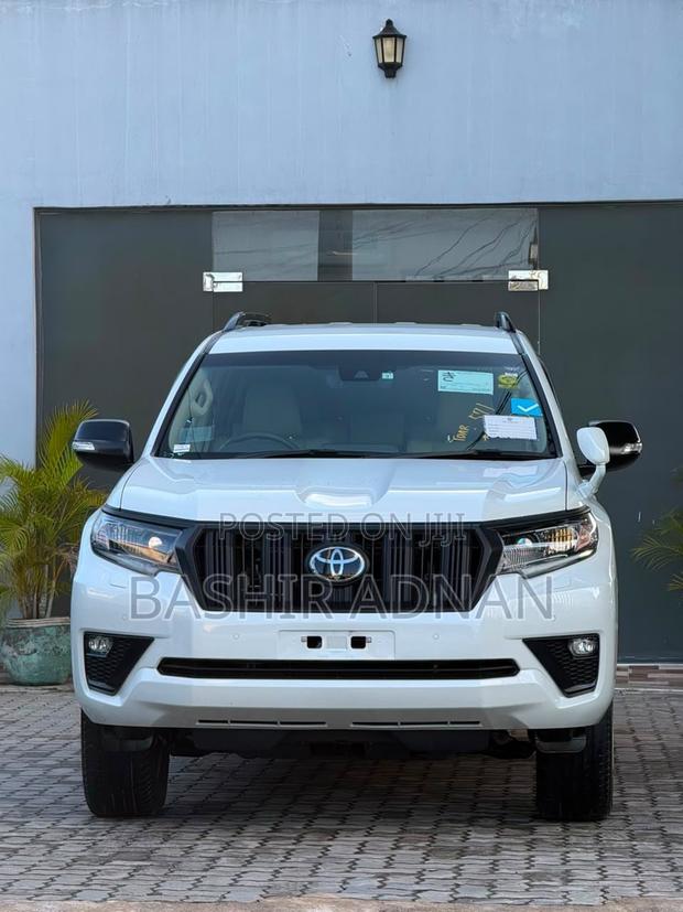 Toyota Land Cruiser Prado 2.8 2023 Off white