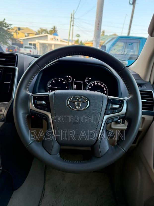 Toyota Land Cruiser Prado 2.8 2023 Off white