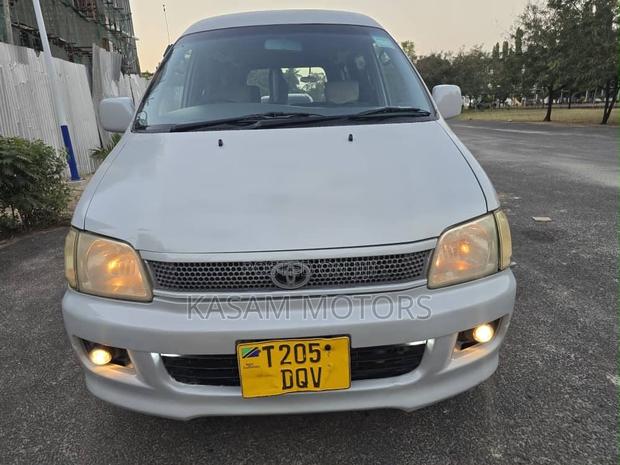 Toyota Noah 2001 White