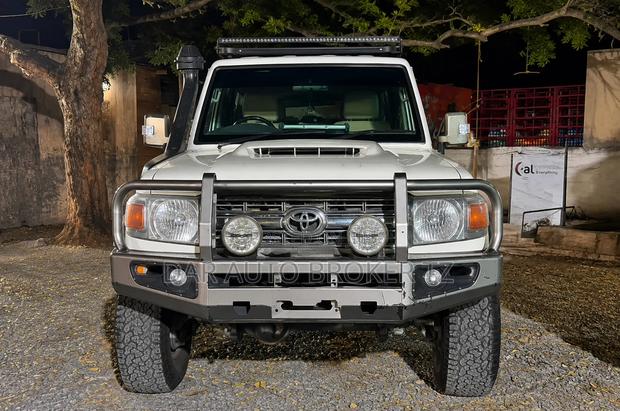 Toyota Land Cruiser 2018 White