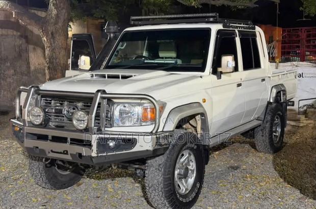 Toyota Land Cruiser 2018 White