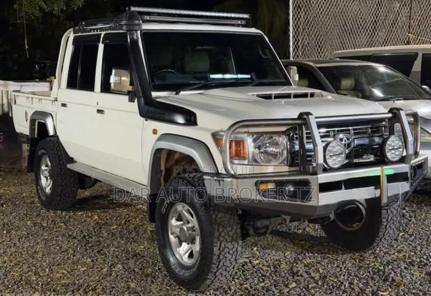 Toyota Land Cruiser 2018 White