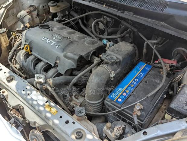 Toyota Vitz 2001 Silver
