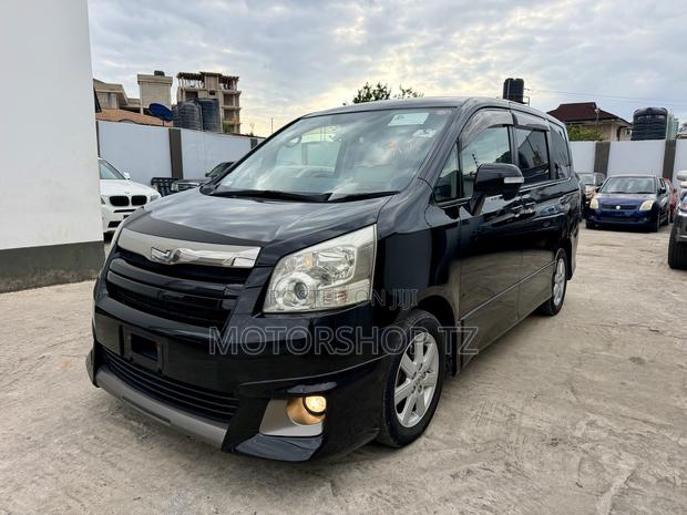 Toyota Noah 2.0 143hp FWD (8 Seater) 2008 Black