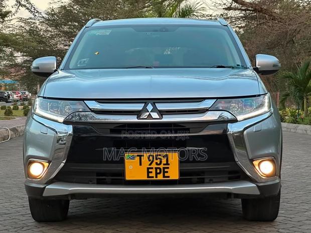 Mitsubishi Outlander 2015 Silver
