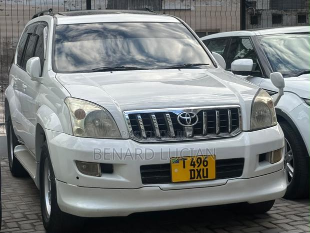 Toyota Land Cruiser Prado 2005 White