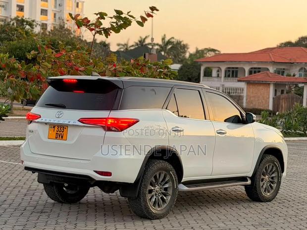 Toyota Fortuner 2018 White