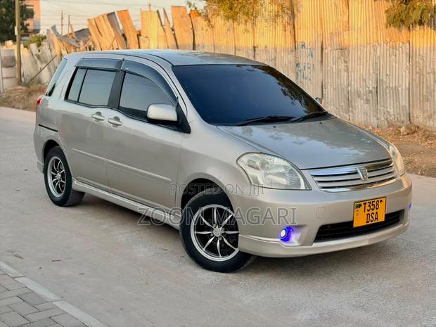 Toyota Raum 2005 Beige