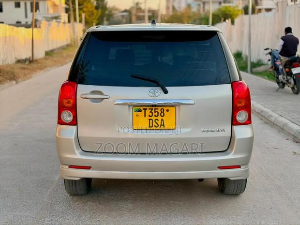 Toyota Raum 2005 Beige