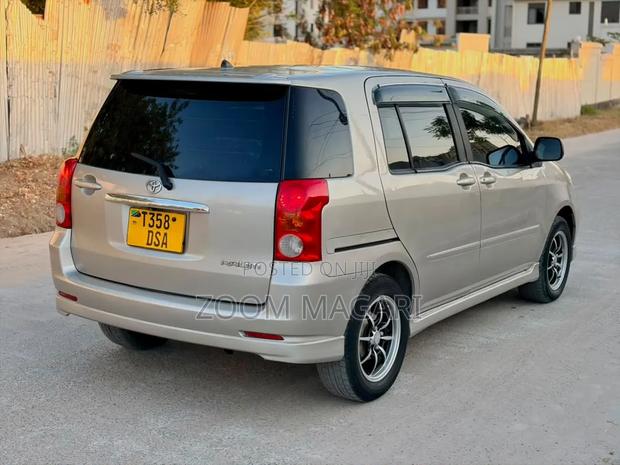 Toyota Raum 2005 Beige