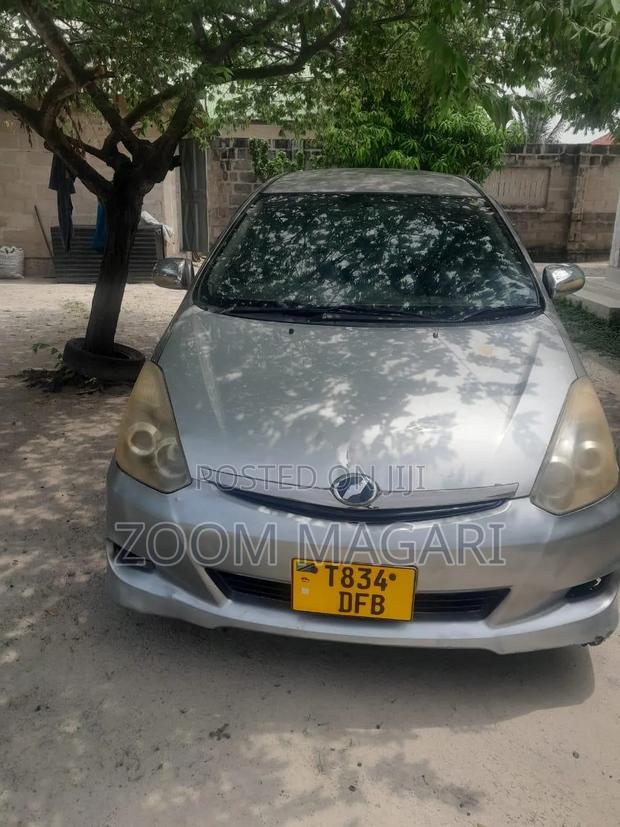 Toyota Wish 2005 Silver