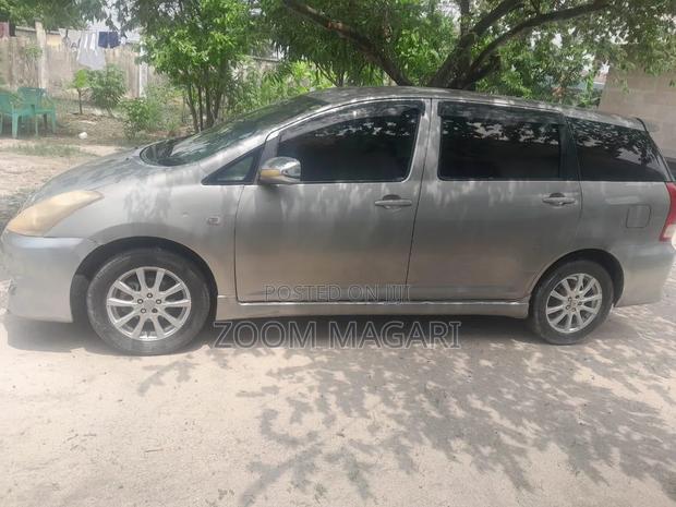 Toyota Wish 2005 Silver