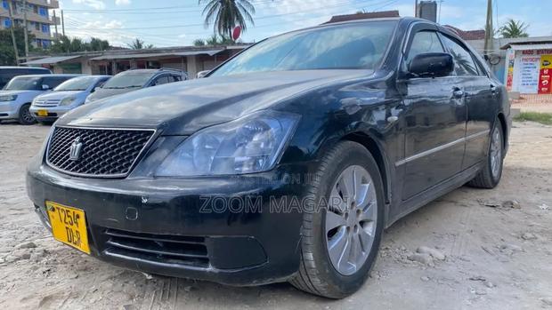 Toyota Crown Royale 2005 Black