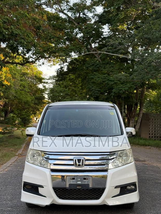 Honda Stepwgn 2010 White