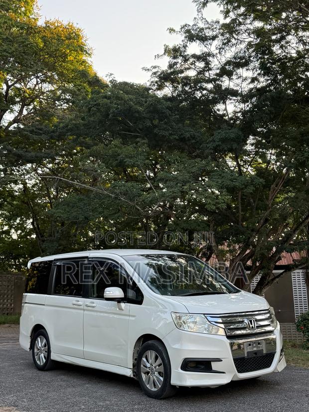 Honda Stepwgn 2010 White
