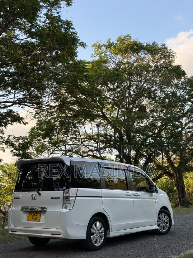 Honda Stepwgn 2010 White