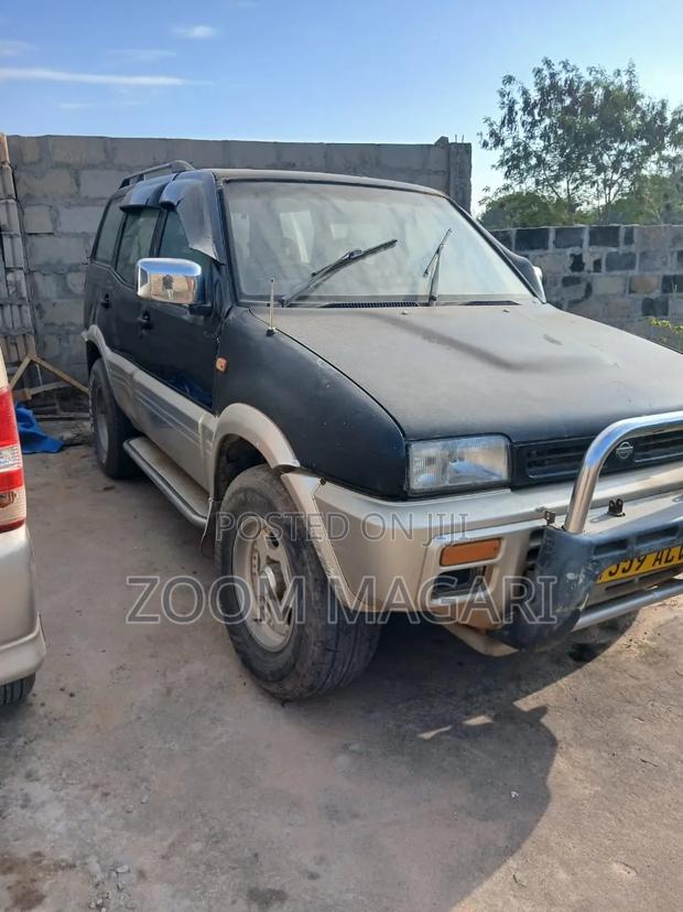 Nissan Terrano 2001 Black