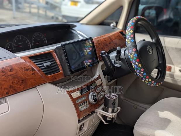 Toyota Noah 2005 White