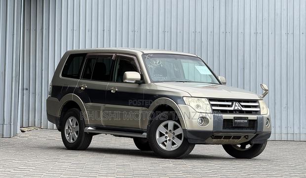 Mitsubishi Pajero 2008 Gold