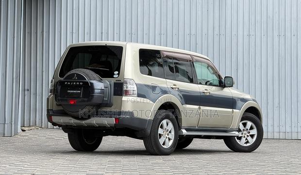 Mitsubishi Pajero 2008 Gold