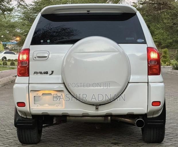 Toyota RAV4 Automatic 2000 White