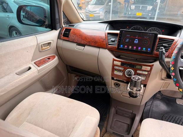 Toyota Noah 2005 White