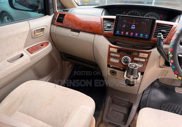 Toyota Noah 2005 White
