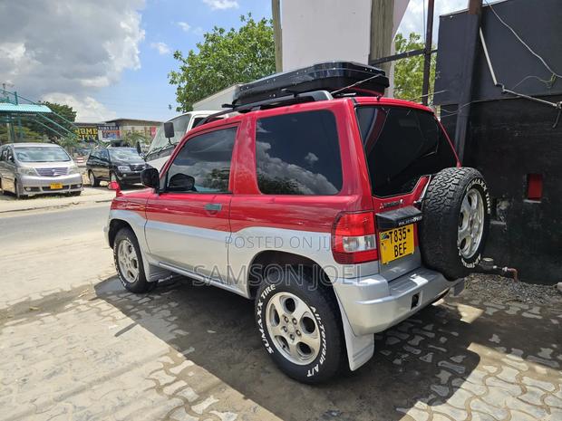 Mitsubishi Pajero 2005 Red