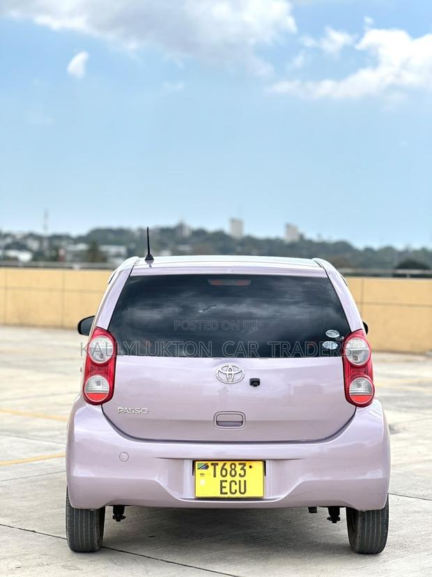 Toyota Passo 2011