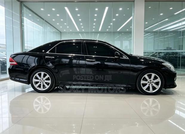 Toyota Crown 2009 Black