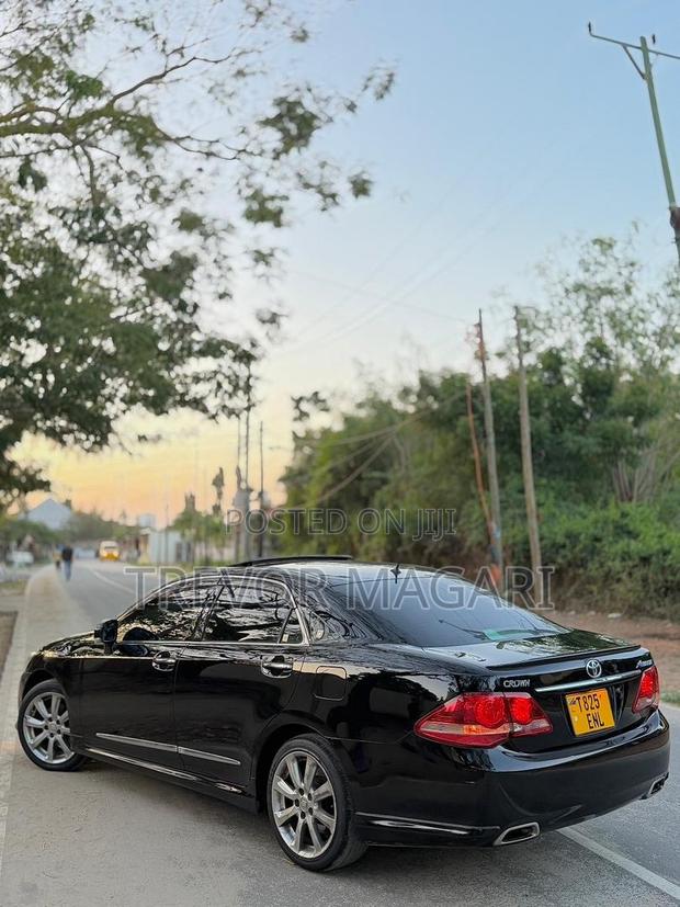 Toyota Crown 2009 Black