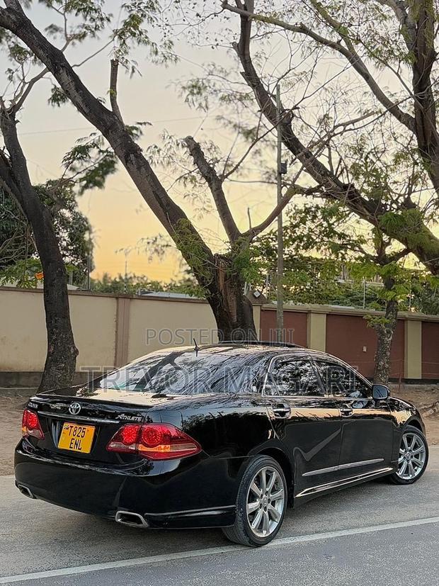 Toyota Crown 2009 Black