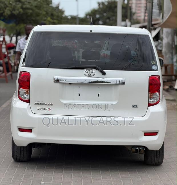 Toyota Corolla Rumion 2008 White