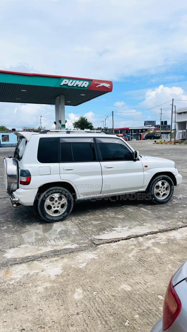 Mitsubishi Pajero 2000 White
