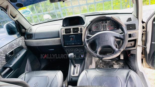 Mitsubishi Pajero 2000 White