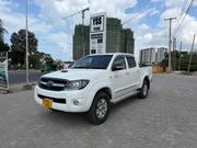 Toyota Hilux 2.5 Cab 2005 White for sale
