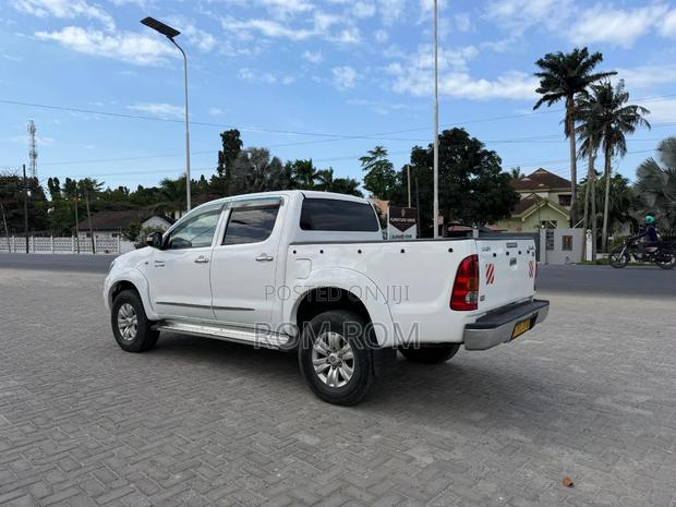 Toyota Hilux 2.5 Cab 2005 White