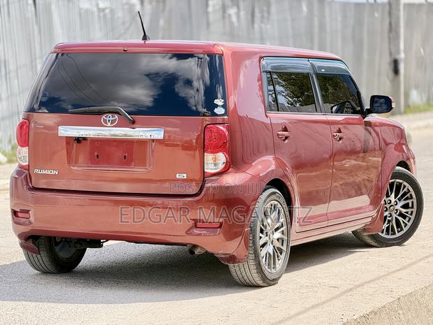 Toyota Corolla Rumion 2009 Red