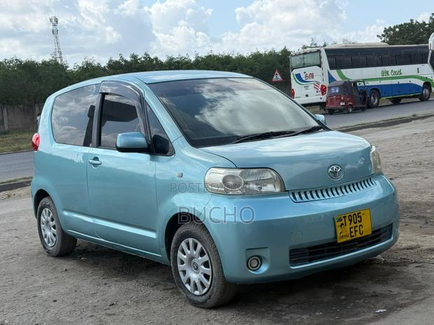 Toyota Porte 2005 Blue