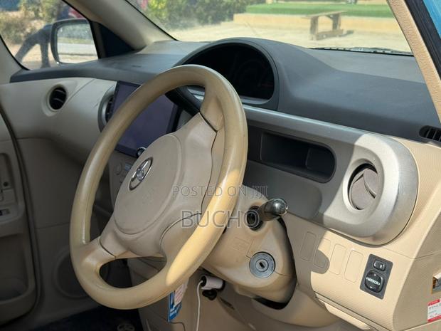 Toyota Porte 2005 Blue