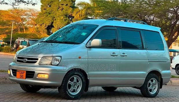 Toyota Noah 2001 Silver