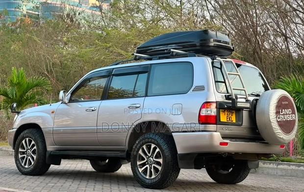 Toyota Land Cruiser 1999 Silver